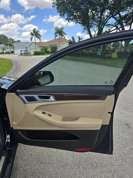 2016 Hyundai Genesis - Image 9 of 20