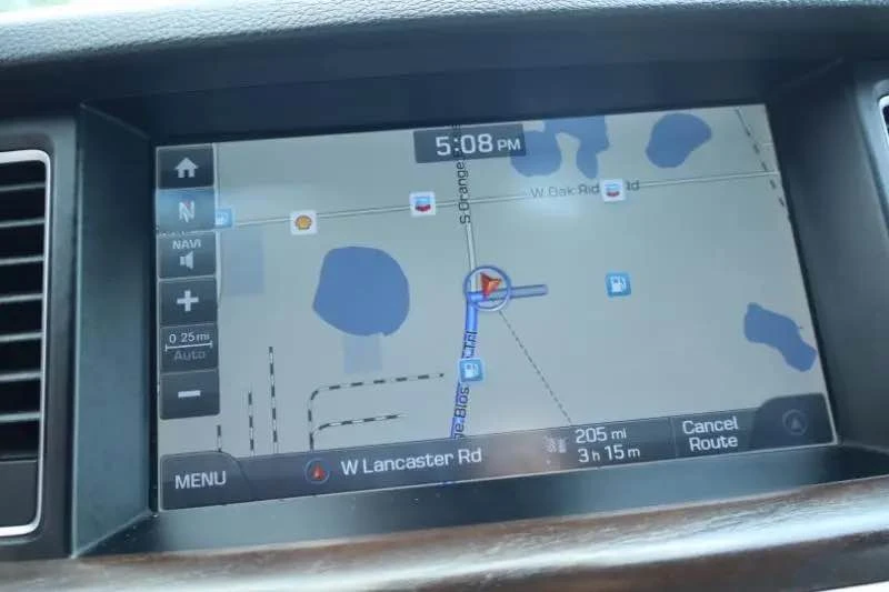 2016 Hyundai Genesis - Image 13 of 18