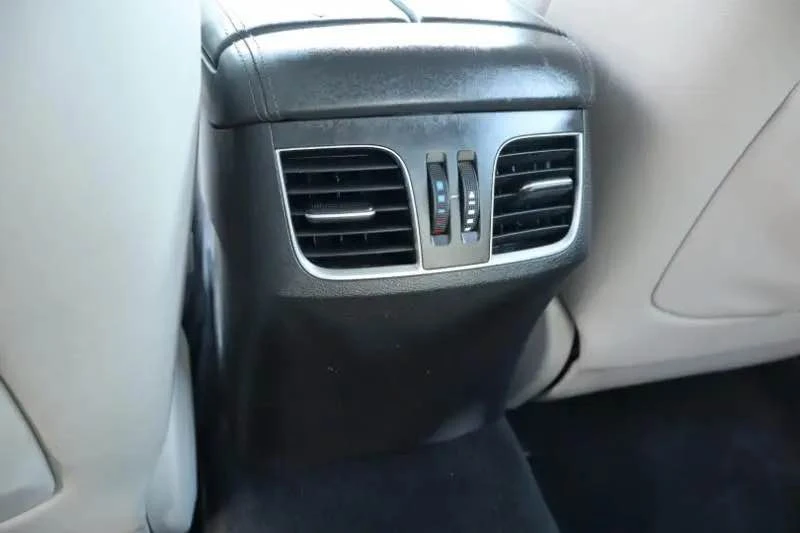 2016 Hyundai Genesis - Image 15 of 18