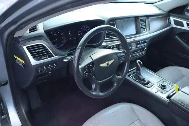 2016 Hyundai Genesis - Image 10 of 18