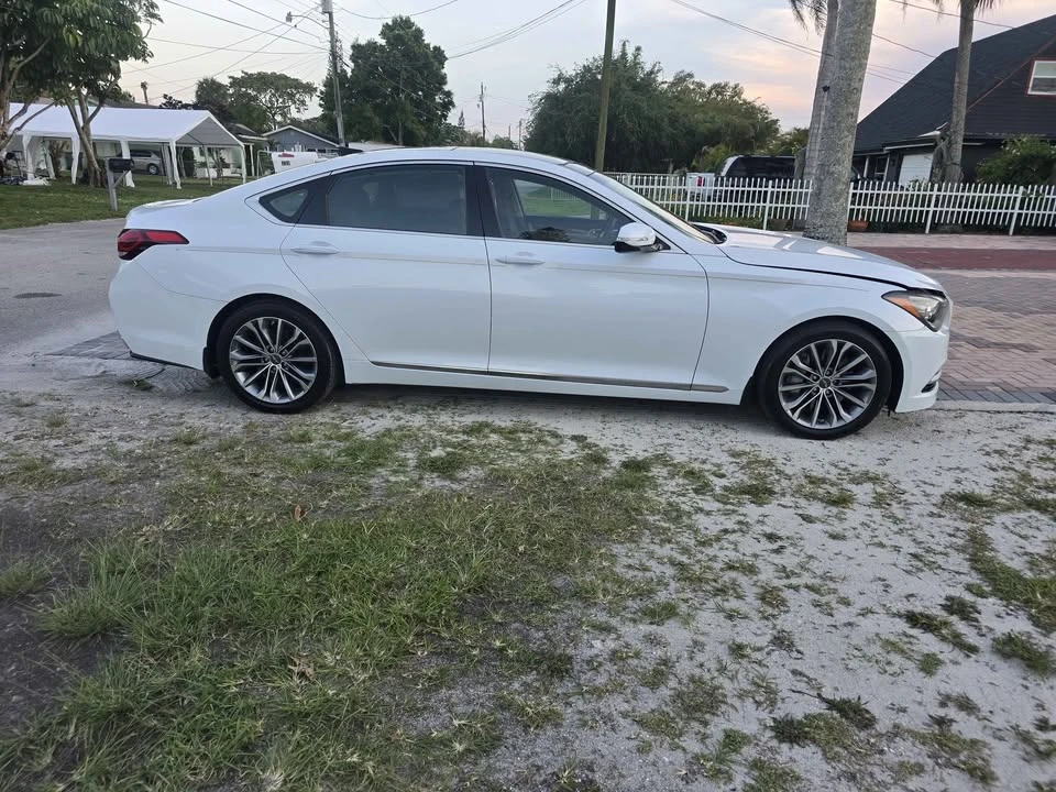 2016 Hyundai Genesis - Image 5 of 14