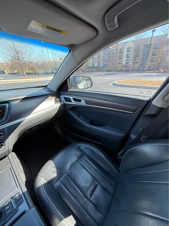 2016 Hyundai Genesis - Image 11 of 17