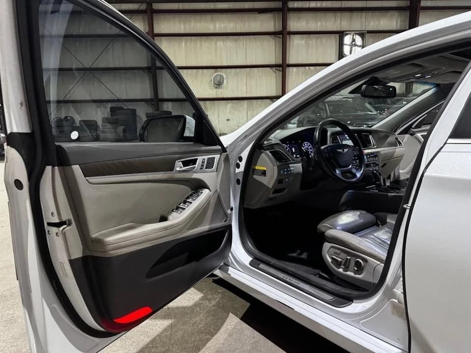 2016 Hyundai Genesis - Image 12 of 20