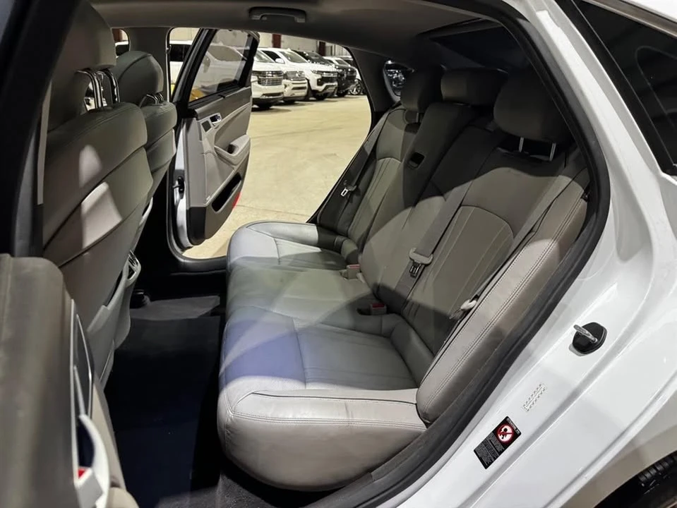 2016 Hyundai Genesis - Image 18 of 20