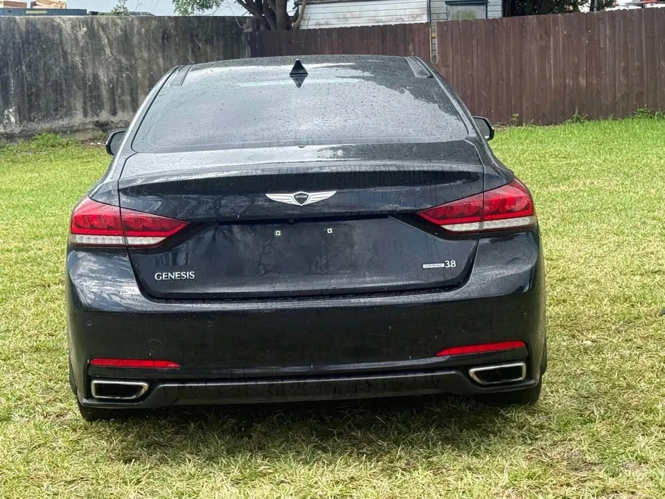 2016 Hyundai Genesis - Image 2 of 10