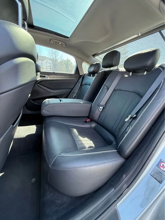 2016 Hyundai Genesis - Image 14 of 17