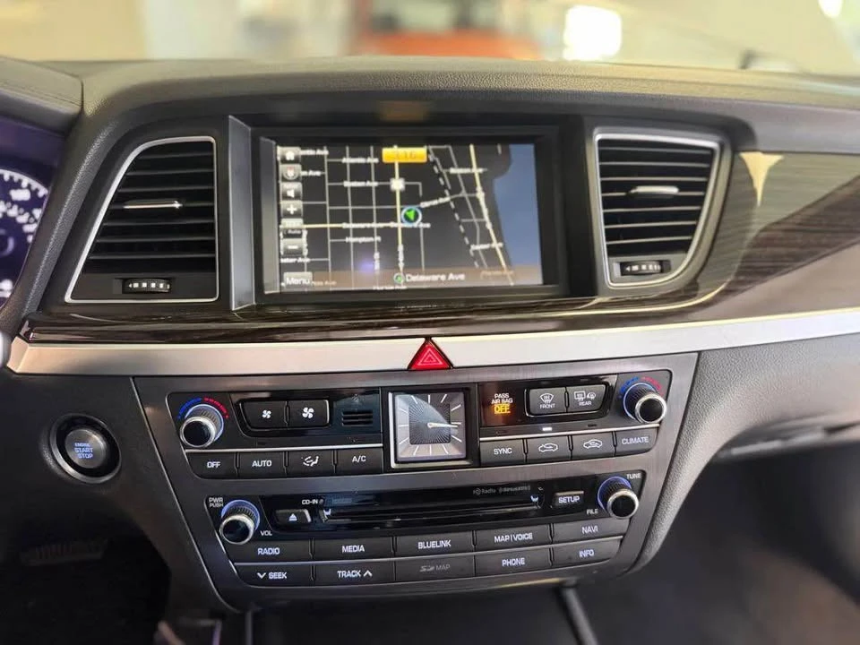 2016 Hyundai Genesis - Image 13 of 18