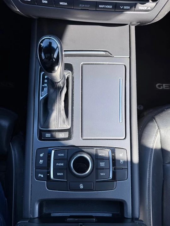 2016 Hyundai Genesis - Image 12 of 17