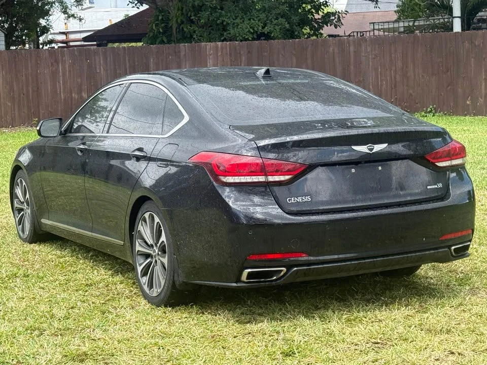 2016 Hyundai Genesis - Image 9 of 10