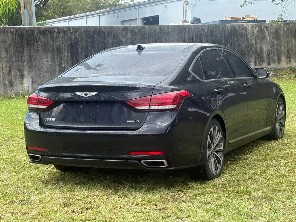 2016 Hyundai Genesis - Image 6 of 10