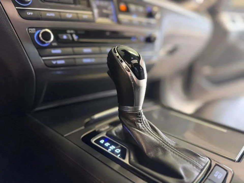 2016 Hyundai Genesis - Image 14 of 18