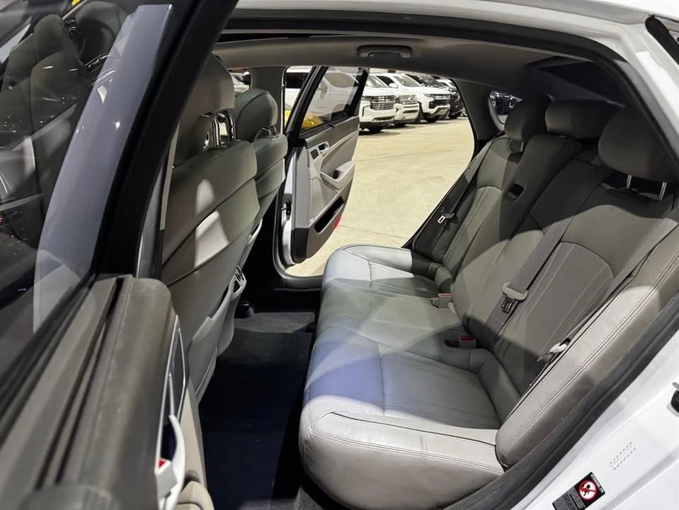 2016 Hyundai Genesis - Image 17 of 20