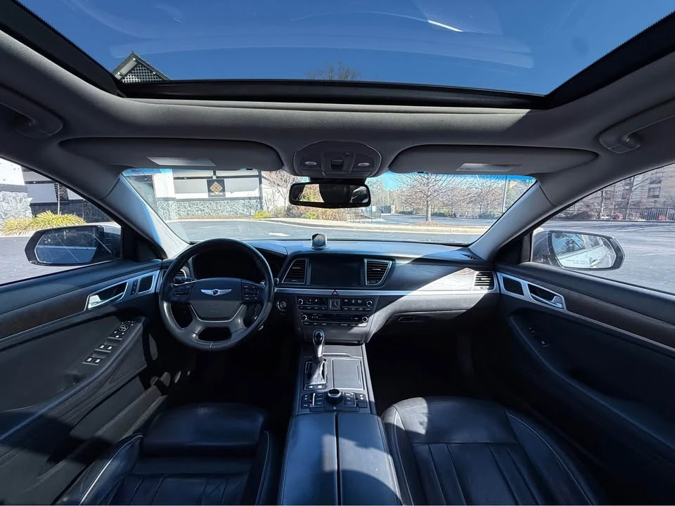 2016 Hyundai Genesis - Image 13 of 17