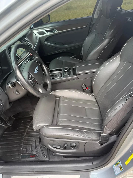 2016 Hyundai Genesis - Image 8 of 20