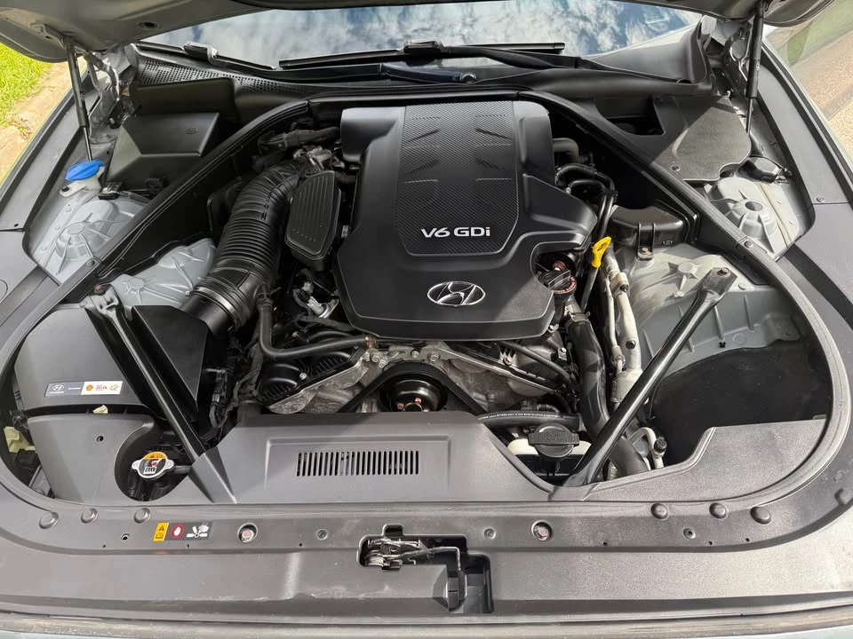 2016 Hyundai Genesis - Image 13 of 20