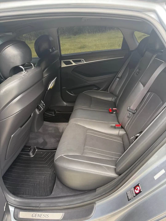 2016 Hyundai Genesis - Image 9 of 20