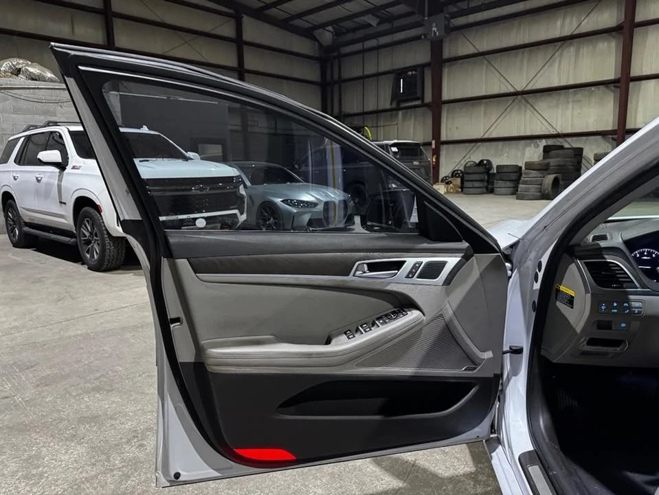 2016 Hyundai Genesis - Image 11 of 20