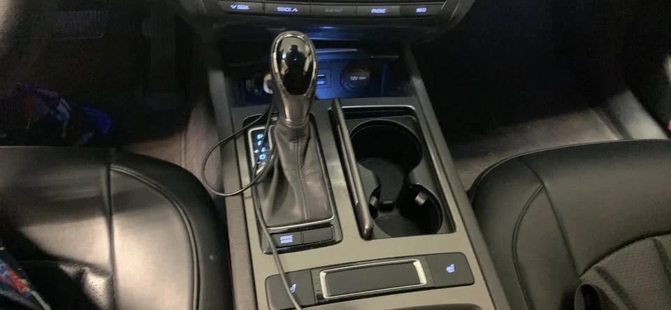 2016 Hyundai Genesis - Image 11 of 17