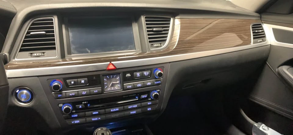 2016 Hyundai Genesis - Image 10 of 17