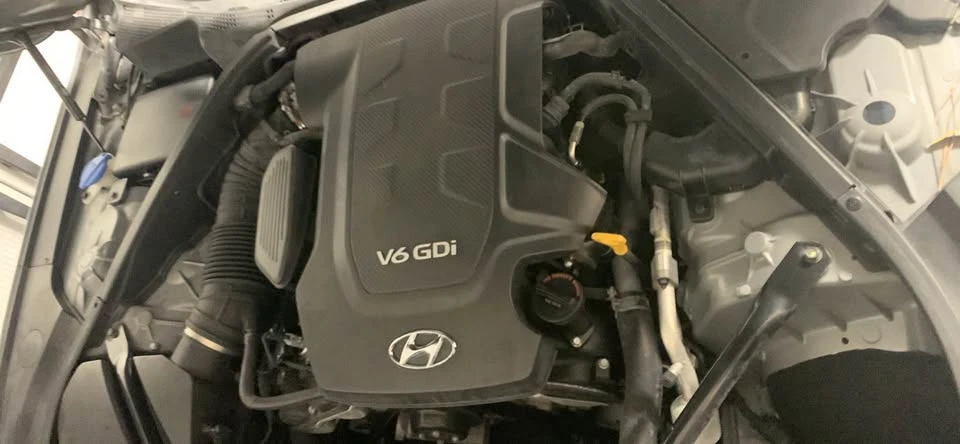 2016 Hyundai Genesis - Image 13 of 17