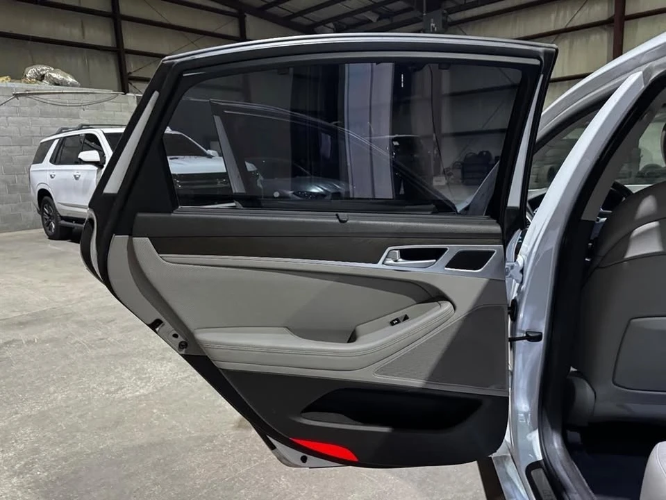 2016 Hyundai Genesis - Image 15 of 20