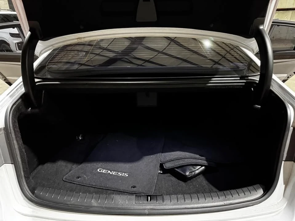 2016 Hyundai Genesis - Image 19 of 20