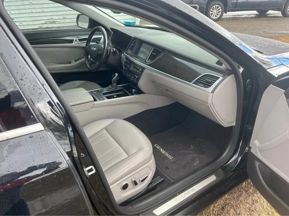 2016 Hyundai Genesis - Image 10 of 11