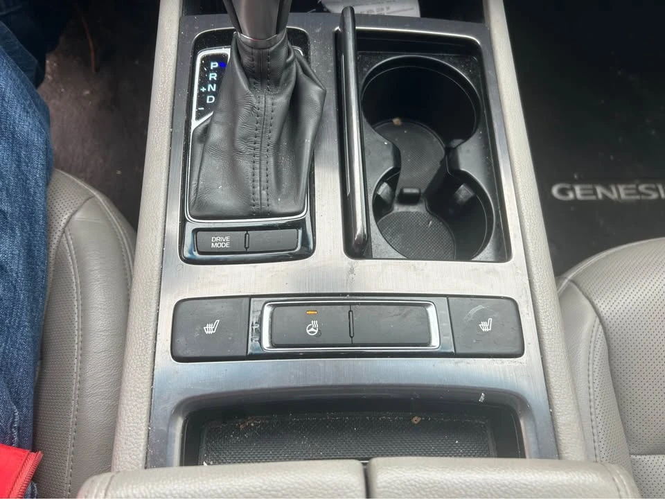 2016 Hyundai Genesis - Image 8 of 11