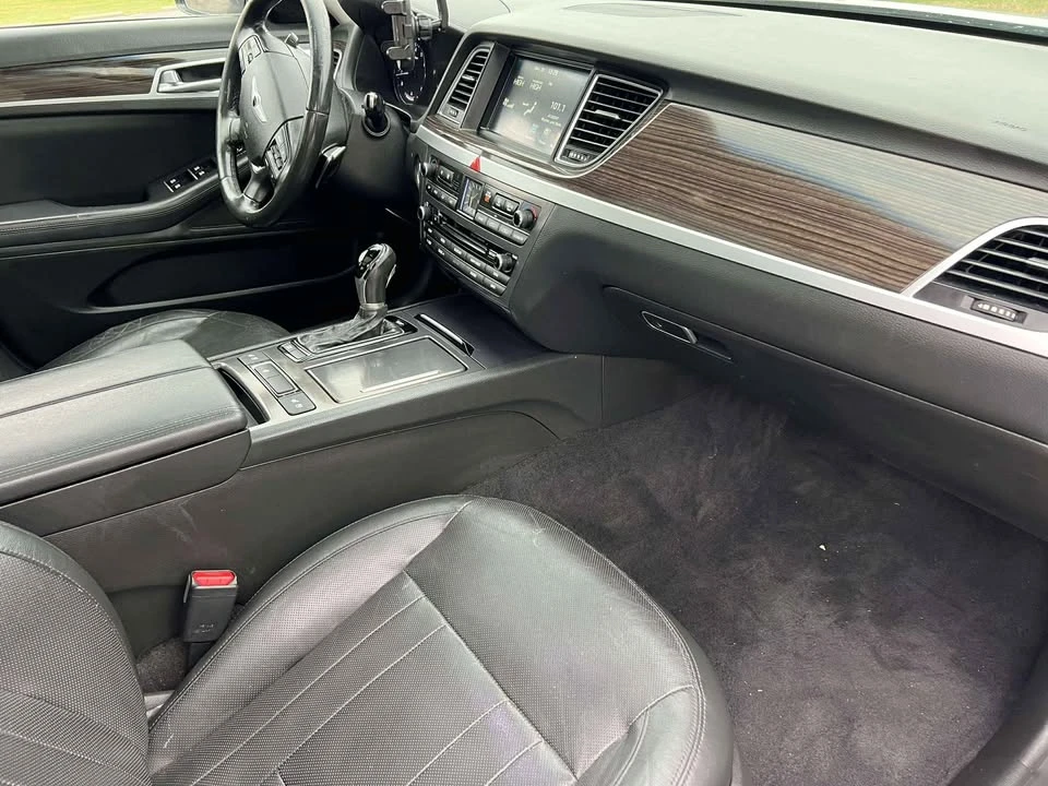 2016 Hyundai Genesis - Image 12 of 20