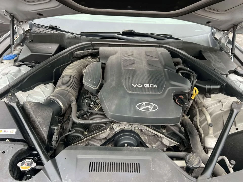 2016 Hyundai Genesis - Image 17 of 20