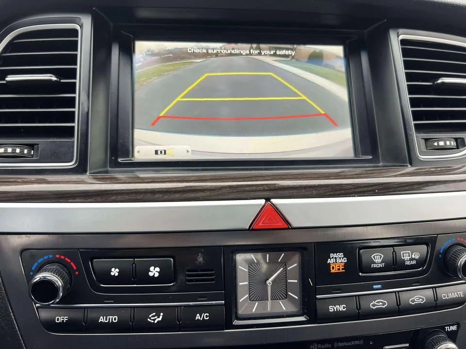 2016 Hyundai Genesis - Image 19 of 20