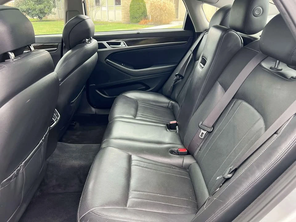 2016 Hyundai Genesis - Image 11 of 20