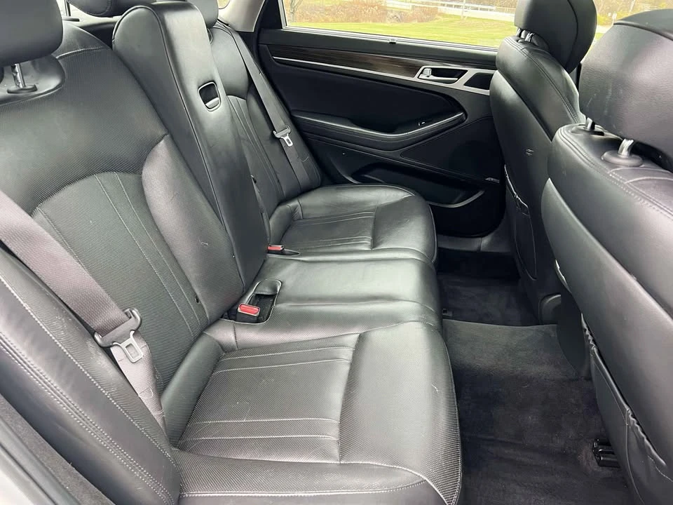 2016 Hyundai Genesis - Image 15 of 20