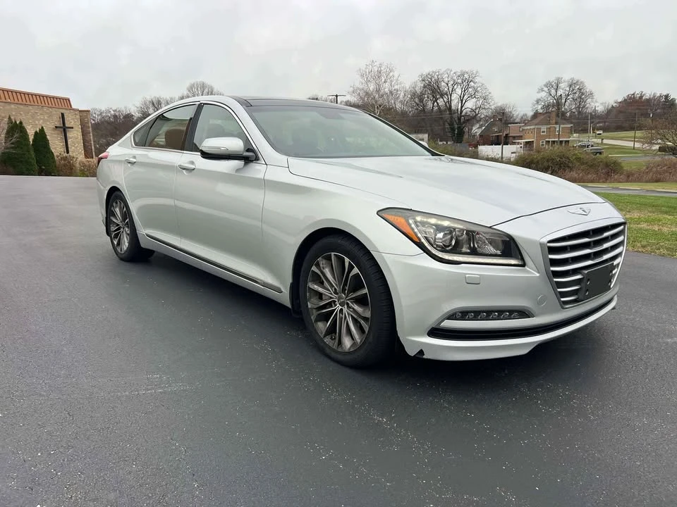 2016 Hyundai Genesis - Image 2 of 20