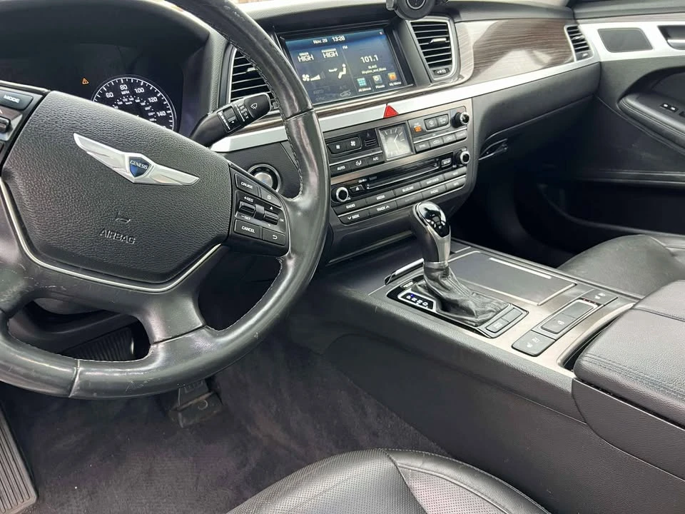 2016 Hyundai Genesis - Image 9 of 20