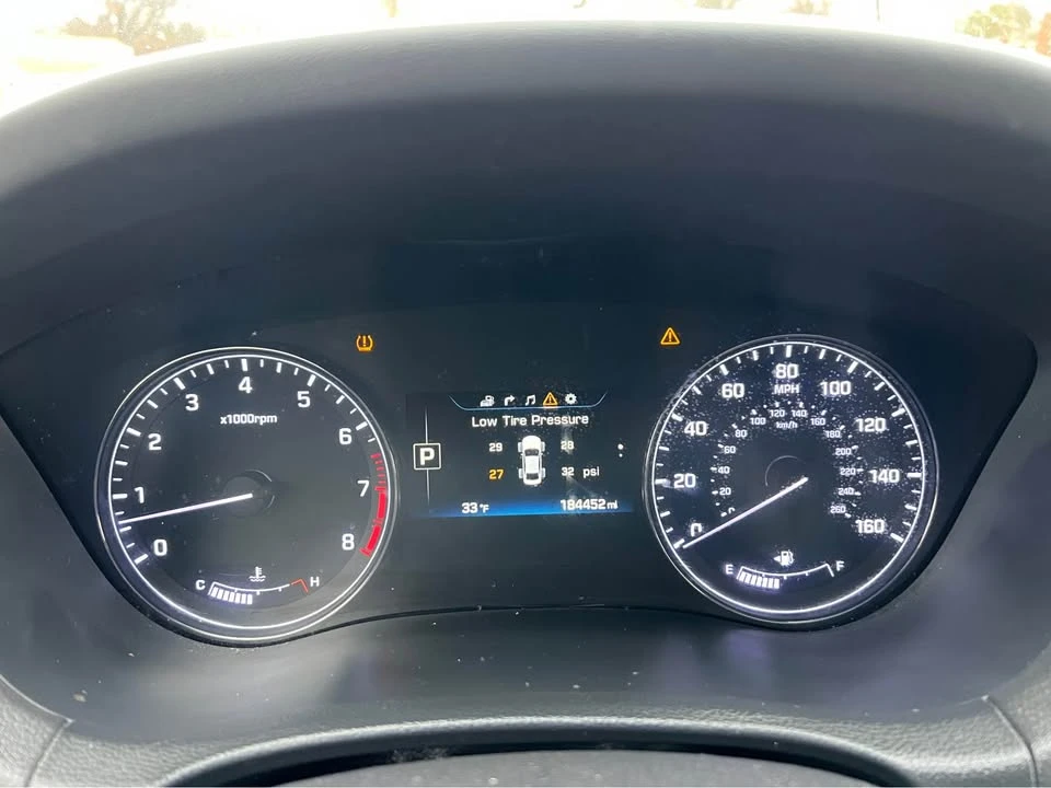 2016 Hyundai Genesis - Image 17 of 19