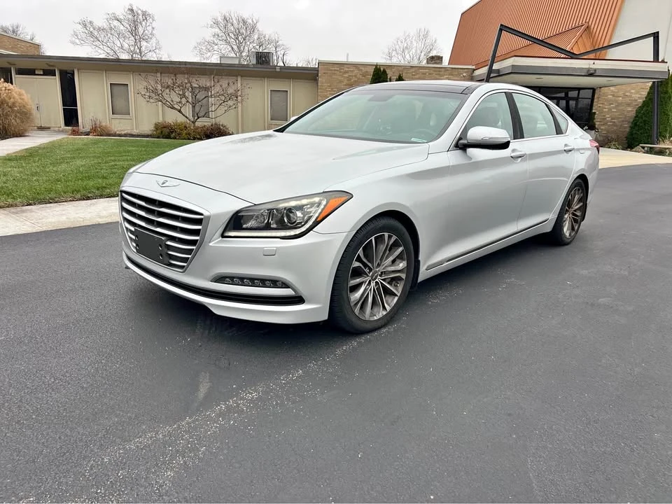 2016 Hyundai Genesis - Image 2 of 19