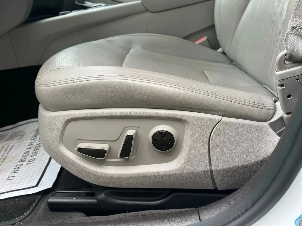 2016 Hyundai Genesis - Image 19 of 20