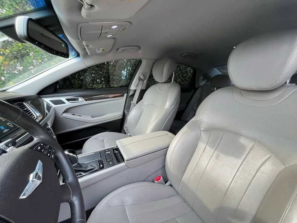 2016 Hyundai Genesis - Image 16 of 20