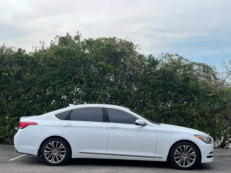 2016 Hyundai Genesis - Image 11 of 20