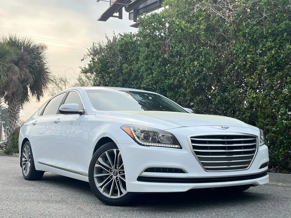 2016 Hyundai Genesis - Image 9 of 20