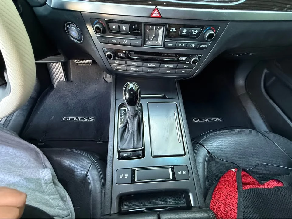 2016 Hyundai Genesis - Image 13 of 20