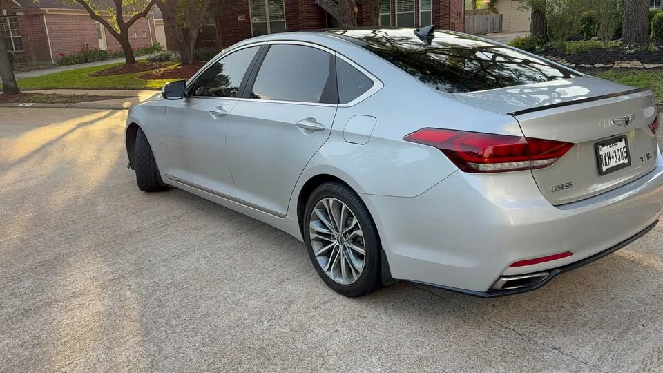 2016 Hyundai Genesis - Image 17 of 20