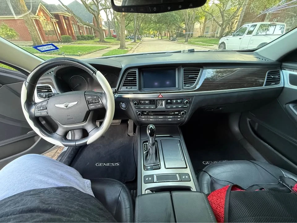 2016 Hyundai Genesis - Image 9 of 20