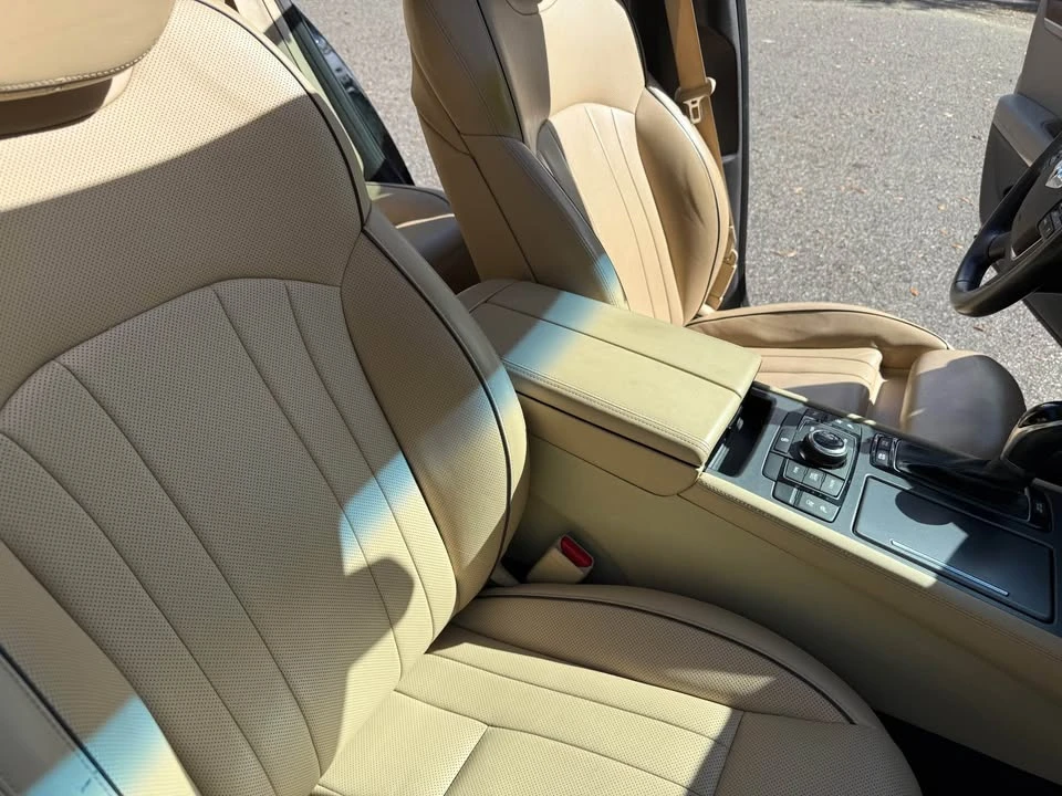 2016 Hyundai Genesis - Image 17 of 20