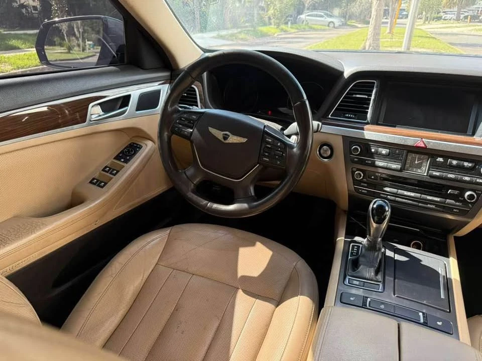 2016 Hyundai Genesis - Image 13 of 20