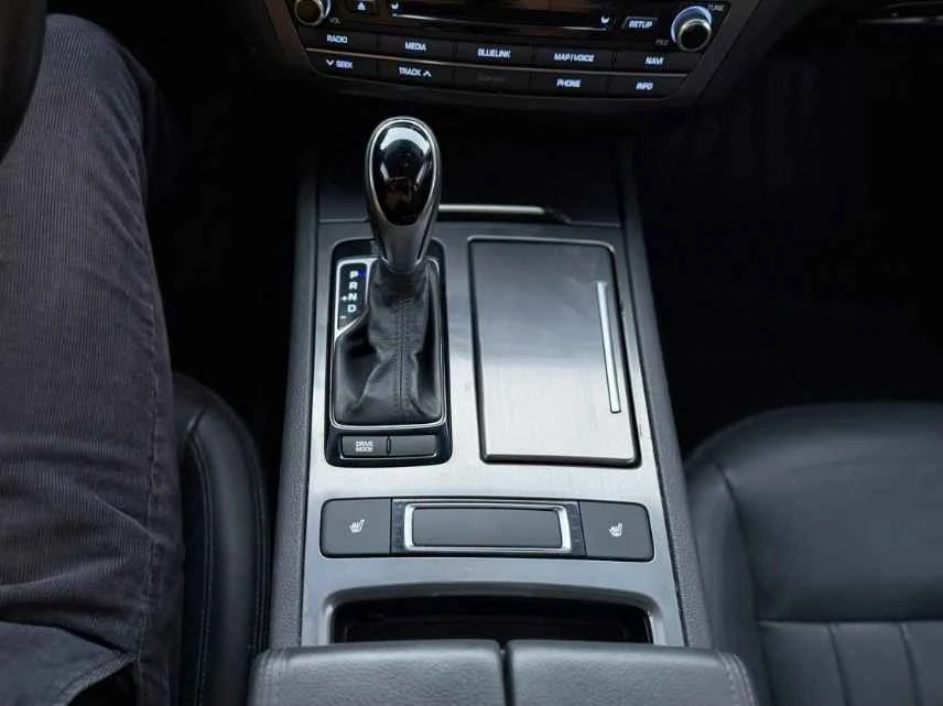 2016 Hyundai Genesis - Image 19 of 20