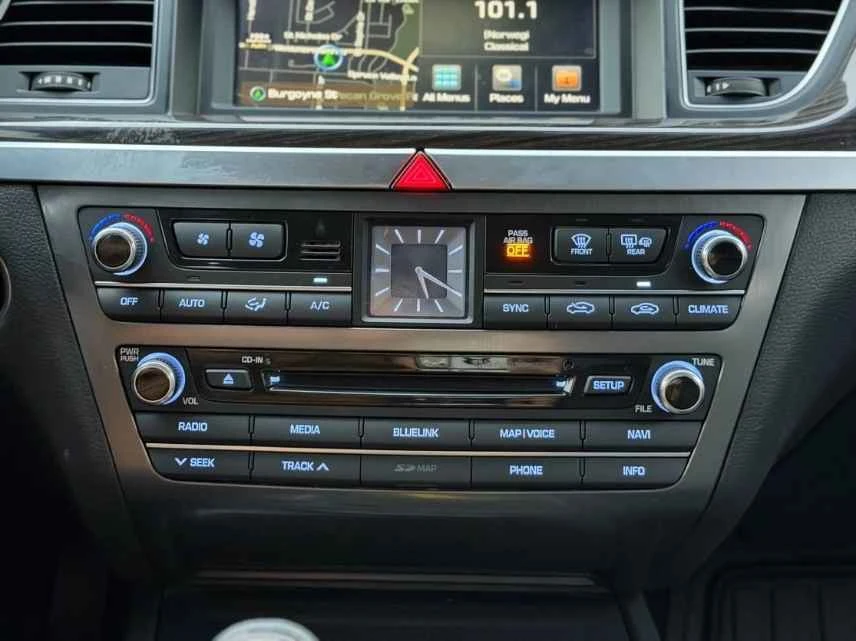 2016 Hyundai Genesis - Image 18 of 20
