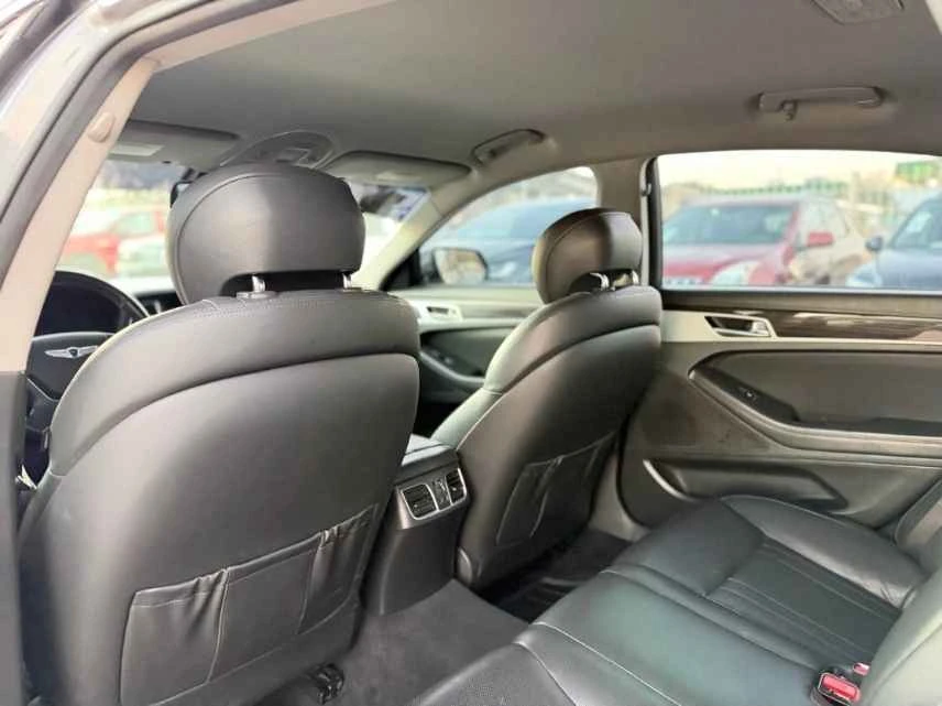 2016 Hyundai Genesis - Image 11 of 20