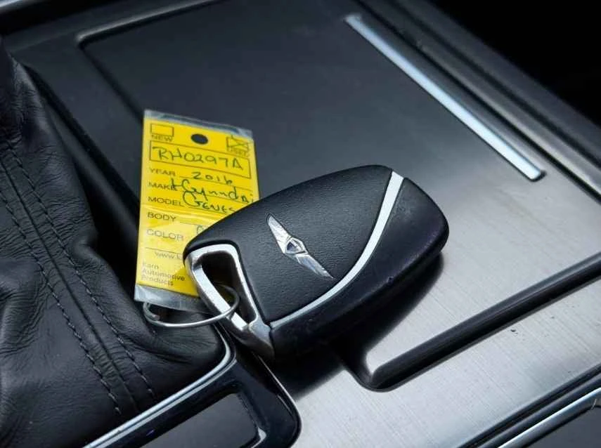 2016 Hyundai Genesis - Image 8 of 20